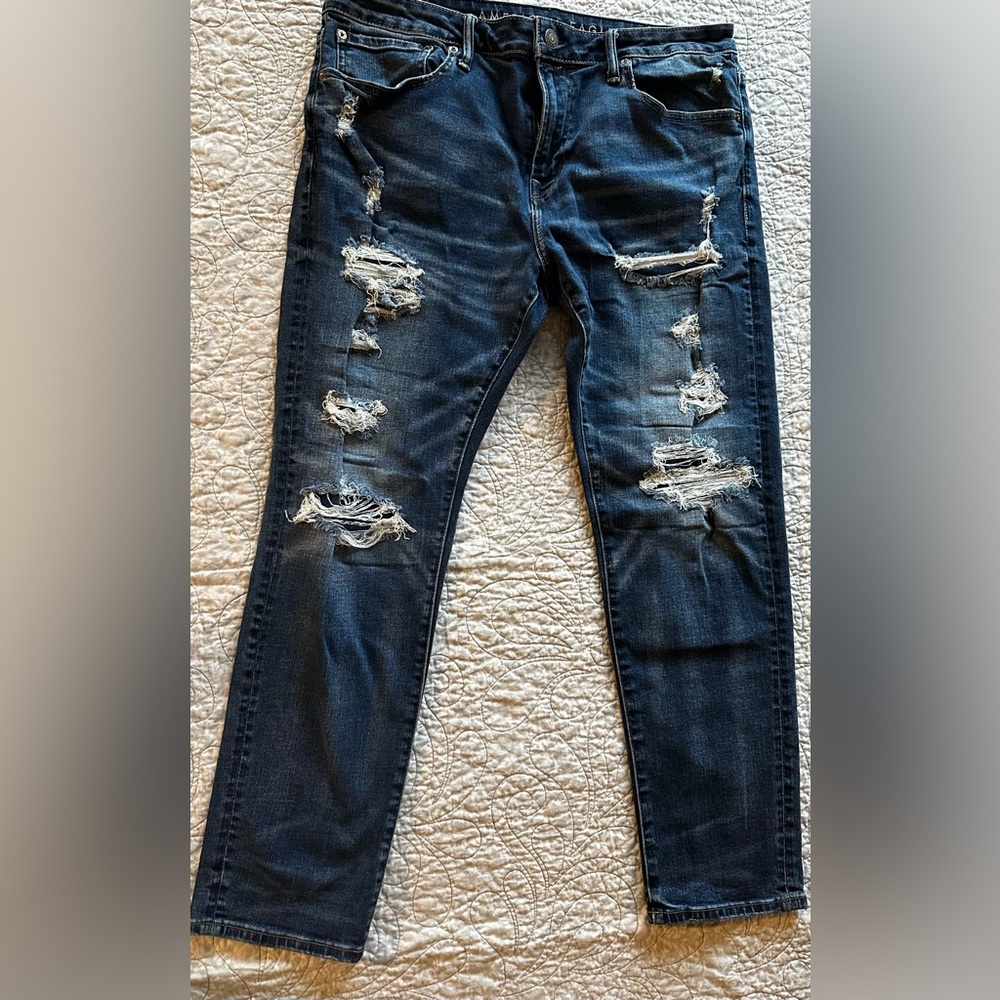 American Eagle Men’s 36x30 distressed Jeans